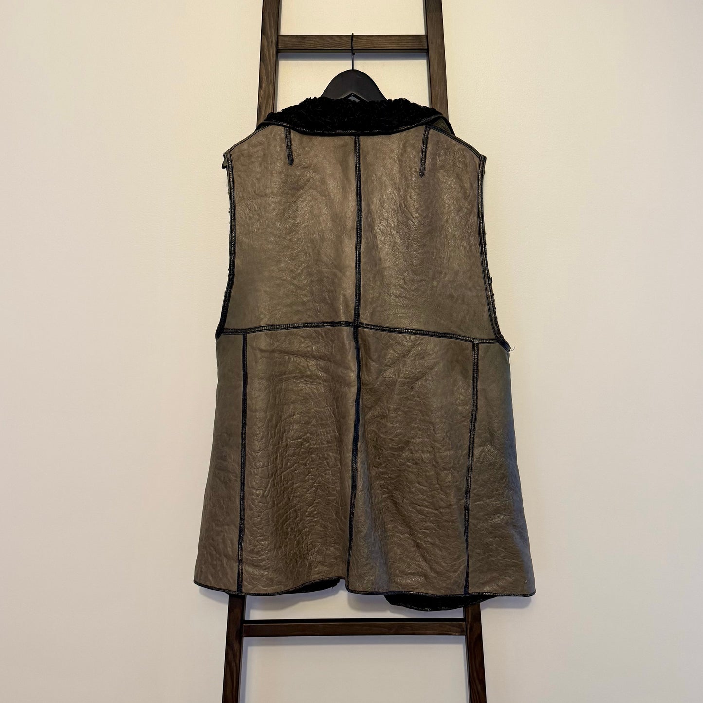 Edo Vintage Outfit - vintage sleeveless jacket back
