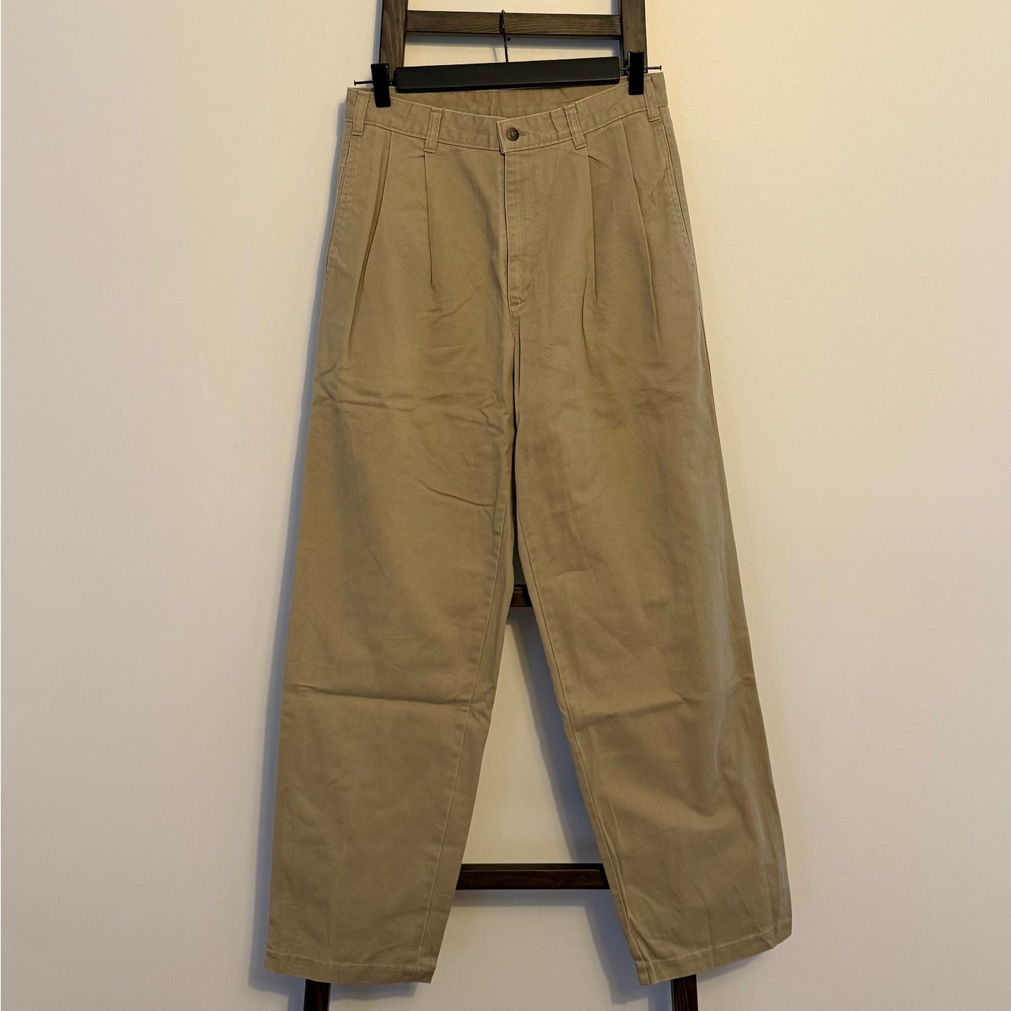 Edo Vintage Outfit - Dockers pants front