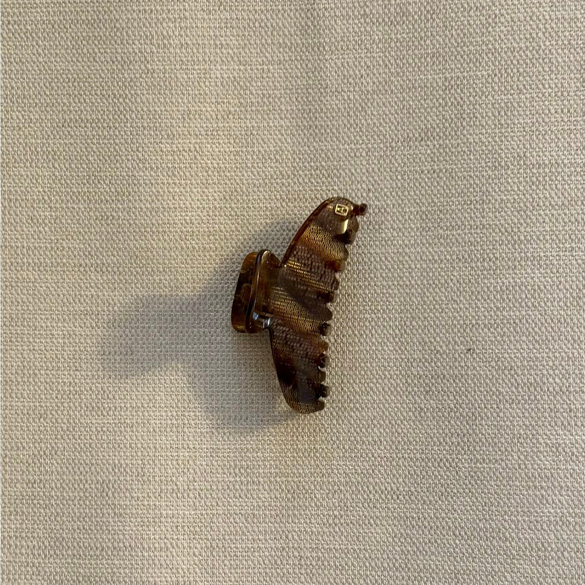 Ambre Vintage Outfit - Alexandre de Paris hair clip