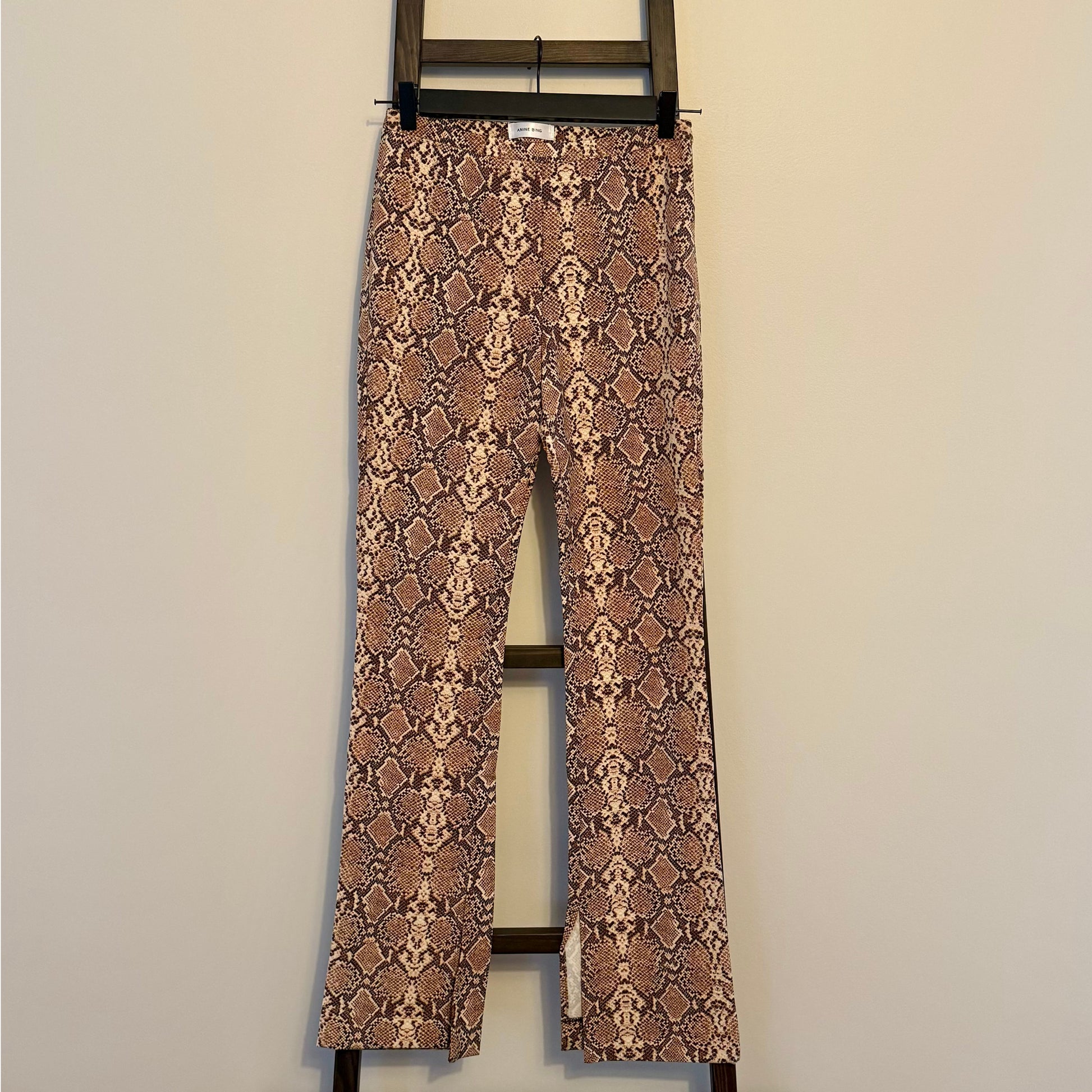 Maria Vintage Outfit - Anine Bing pants front